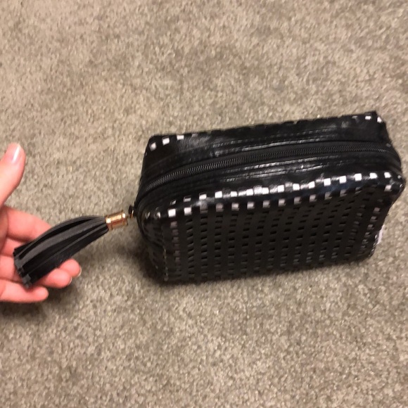🌟5/$25!🌟 EUC Cosmetic Bag with Tassel Zipper - Picture 6 of 9